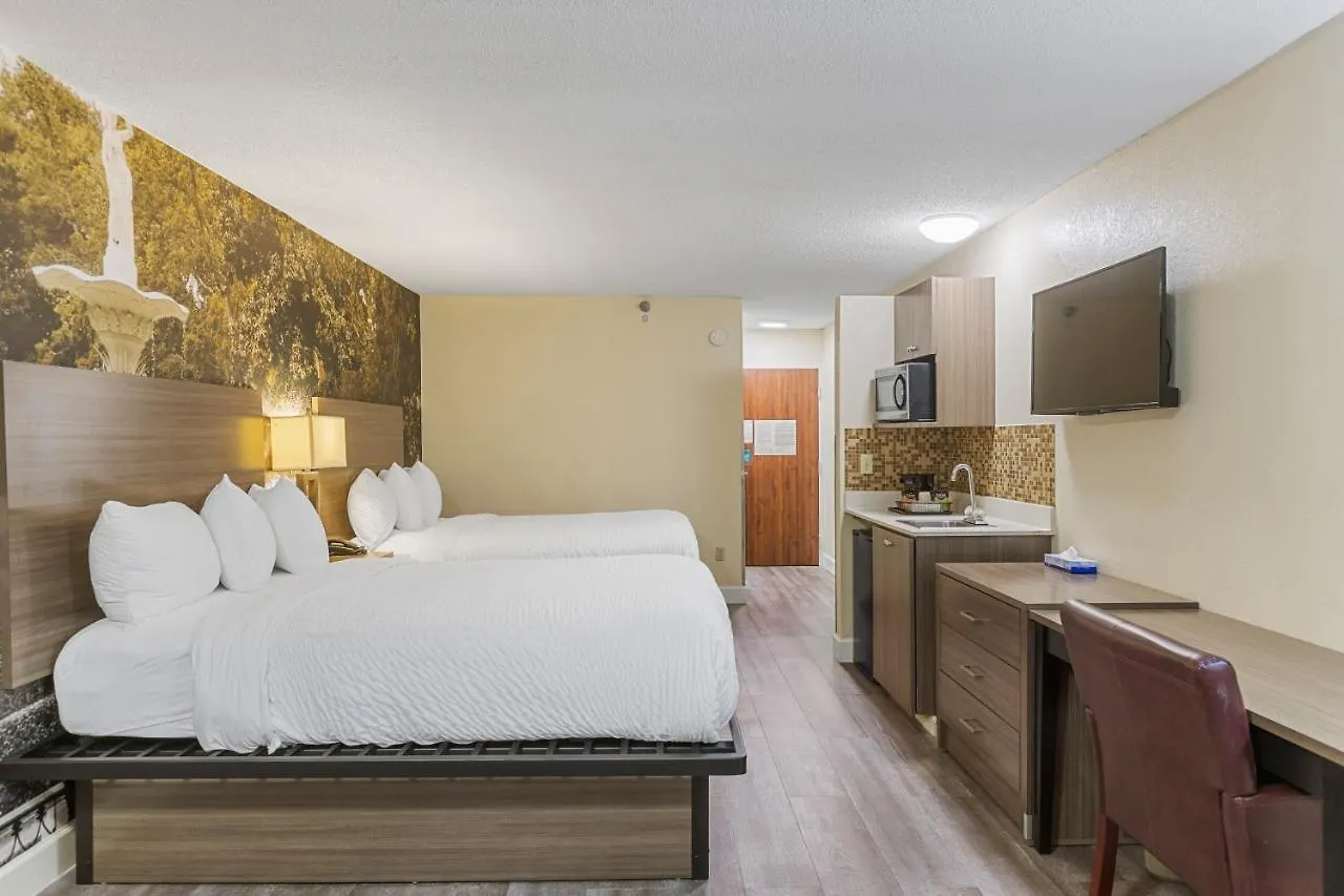 Clarion Pointe Gateway I-95 Hotel