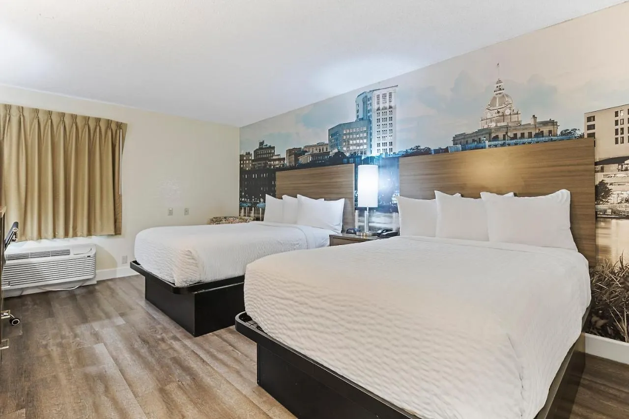 Clarion Pointe Gateway I-95 Hotel Savannah