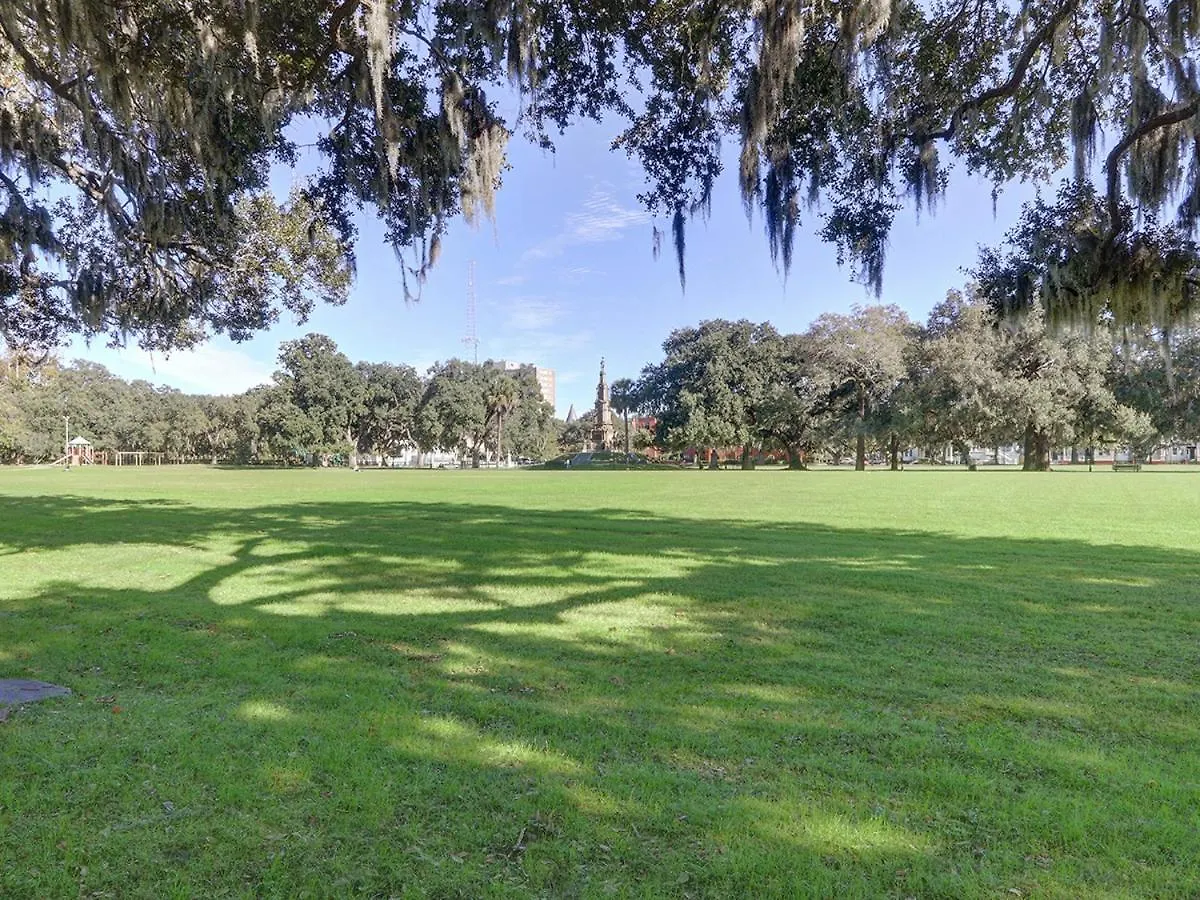 Apartment Serenity On Jones Savannah