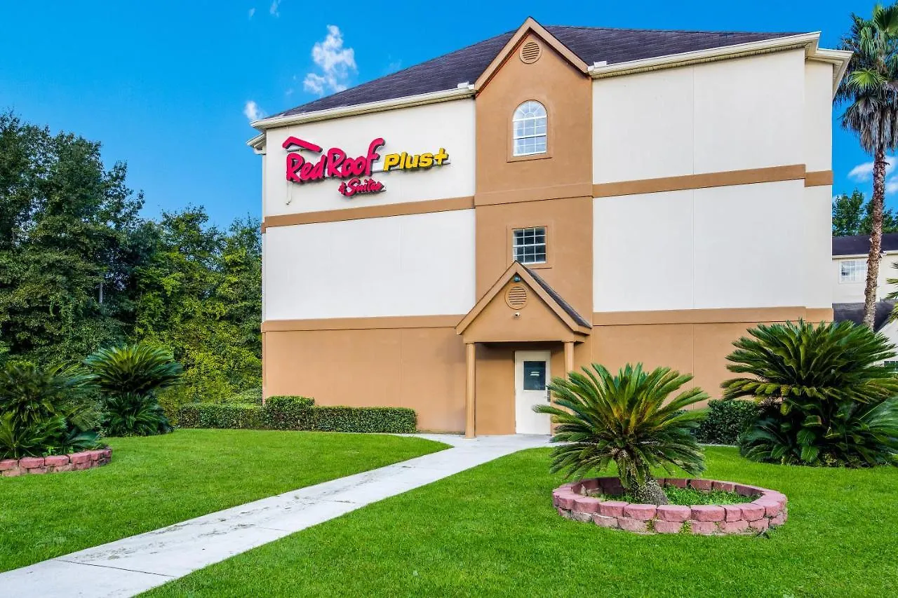 Red Roof Plus+ & Savannah - I-95 Hotel 3*