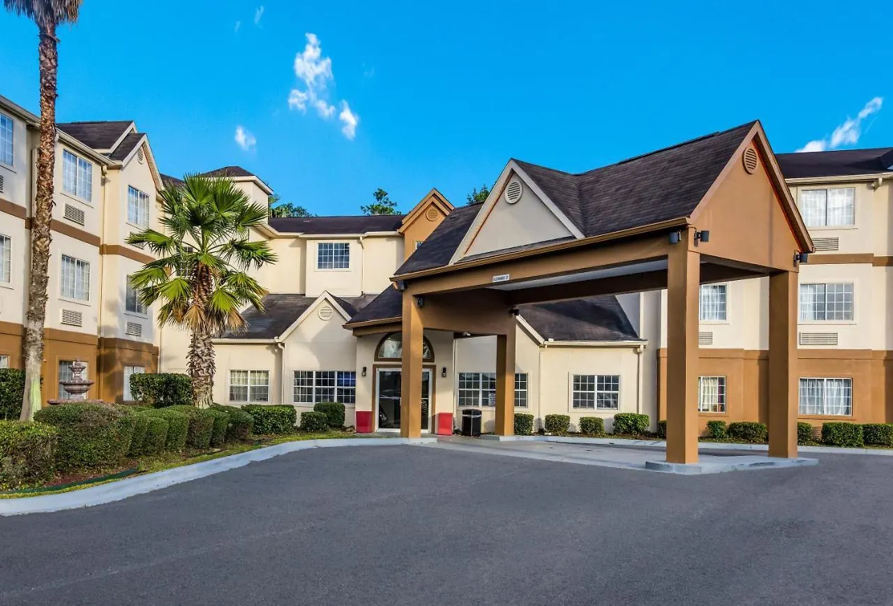 Red Roof Plus+ & Savannah - I-95 Hotel Georgetown