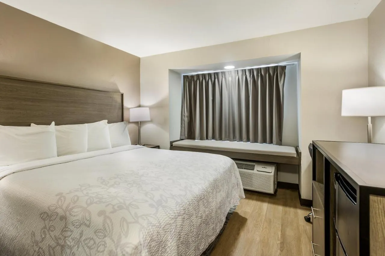 Red Roof Plus+ & - I-95 Hotel 3*