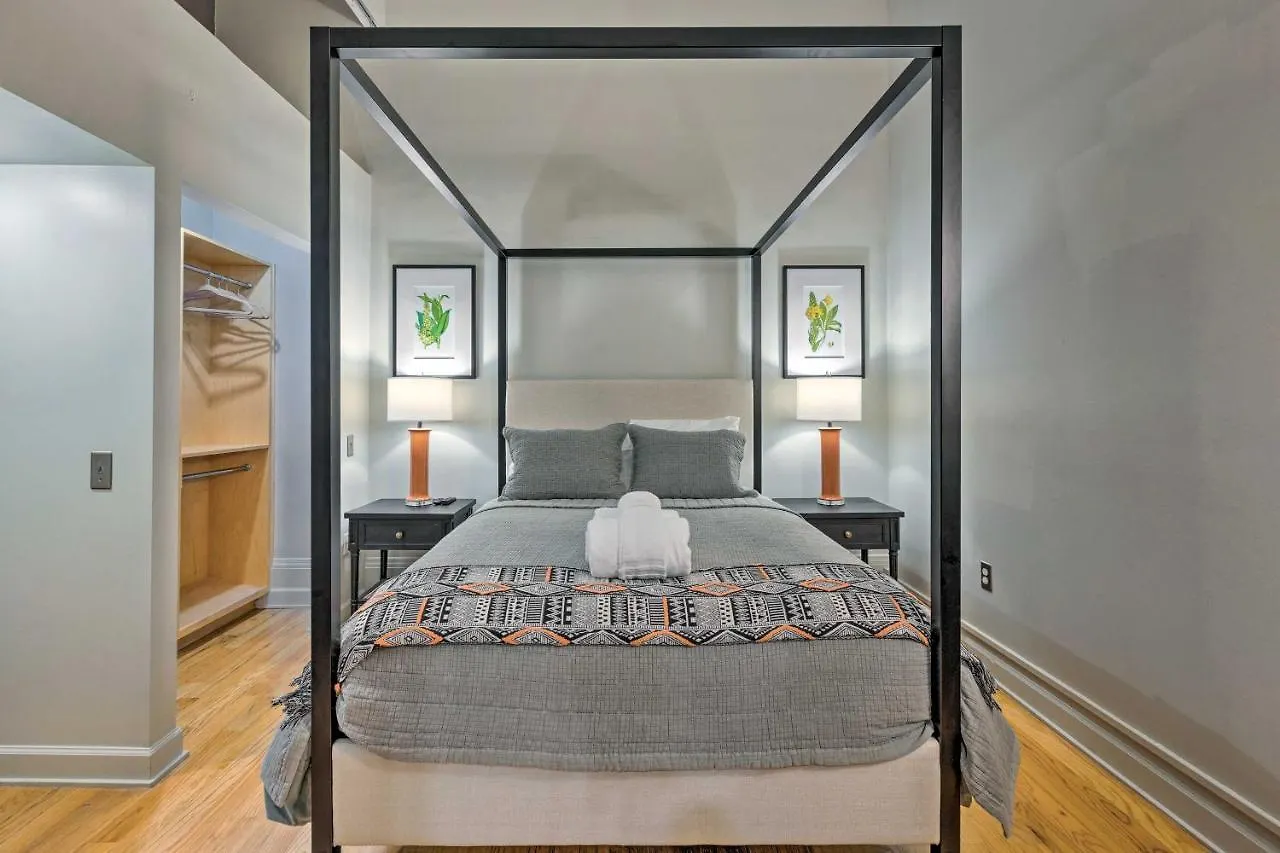 Bright Loft In Historic District! *