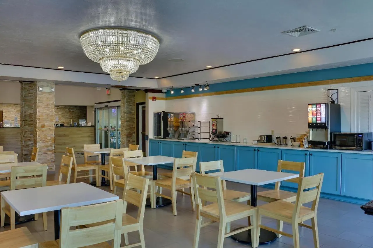 Hotel Country & By Radisson, Gateway, Ga Savannah