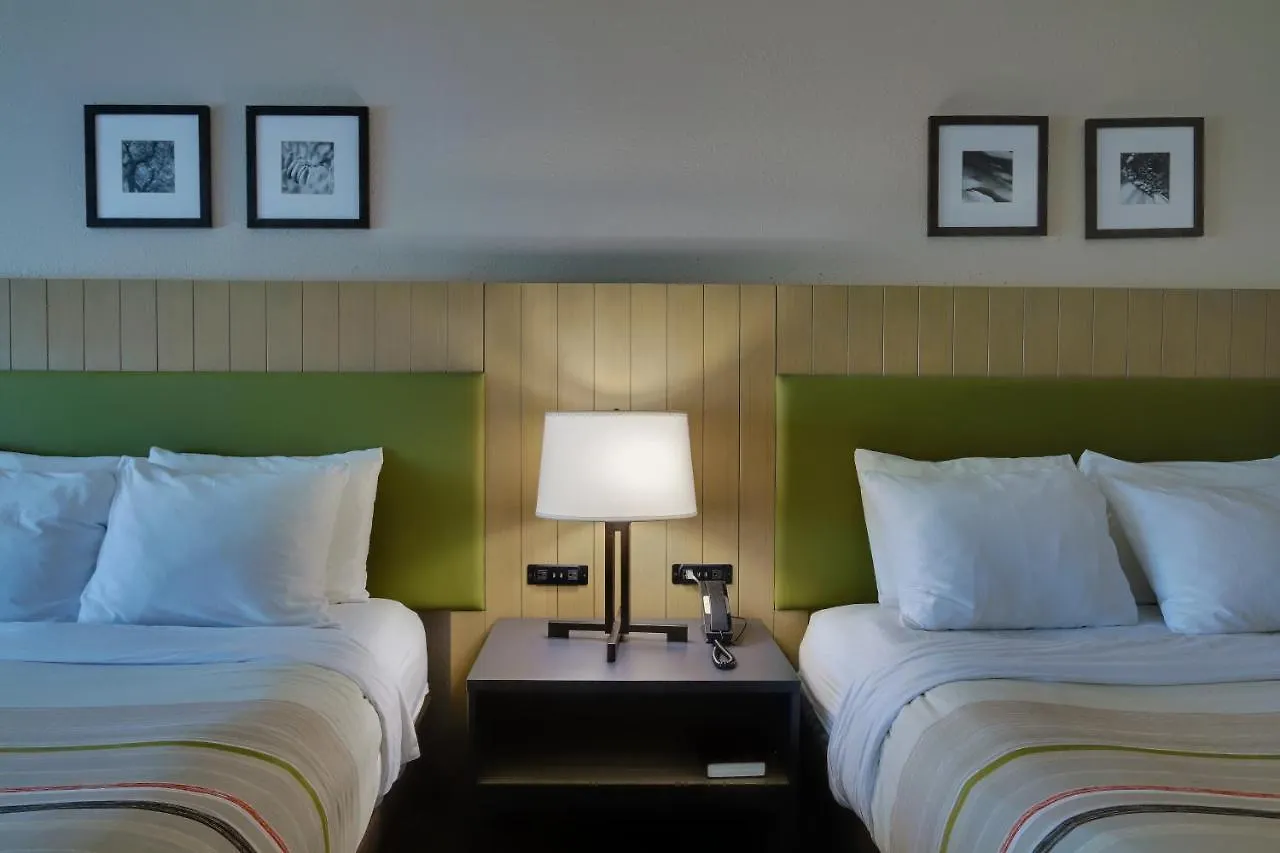 Country & By Radisson, Gateway, Ga