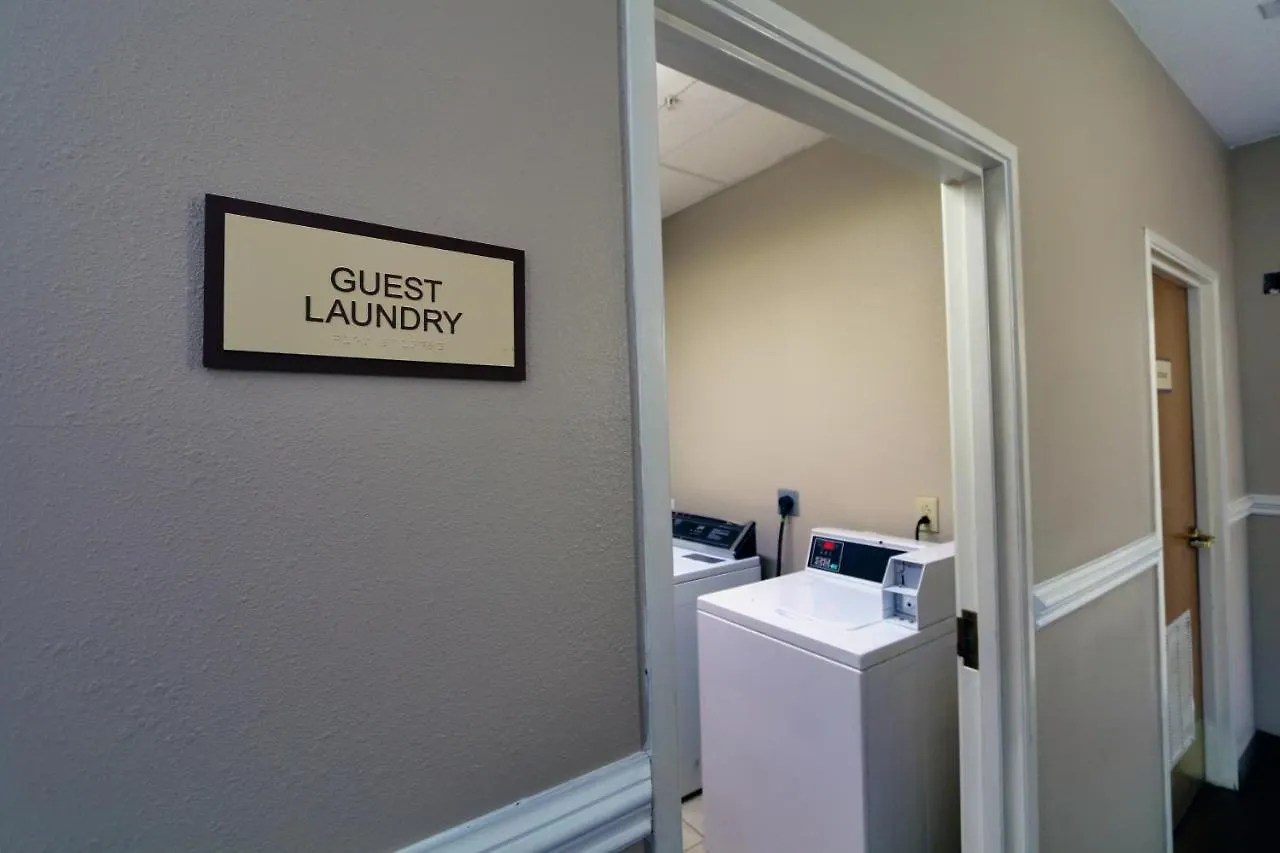 Hotel Country & By Radisson, Gateway, Ga Savannah