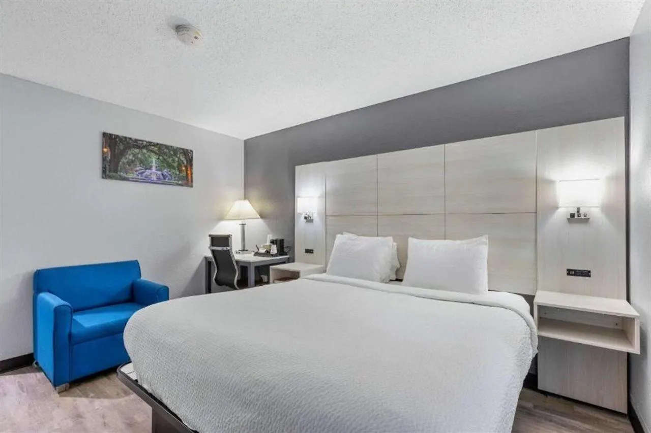 Days By Wyndham Gateway I-95 Hotel Savannah