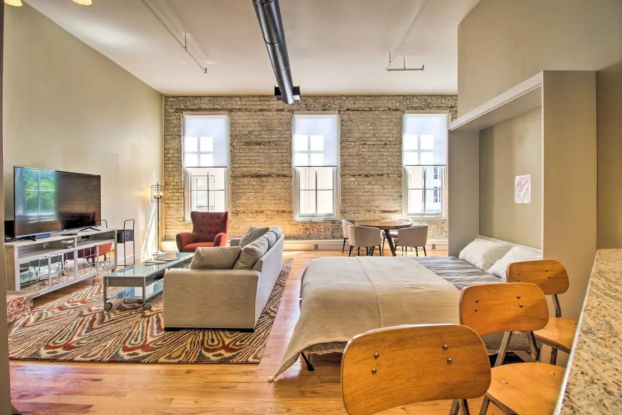 Bright Loft In Historic District! *