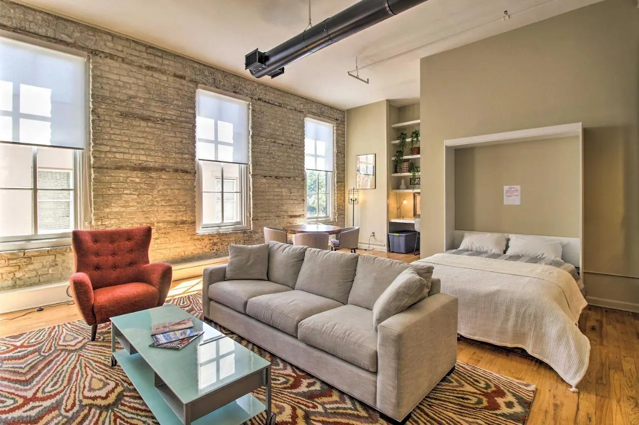 Bright Loft In Historic District! Apartment