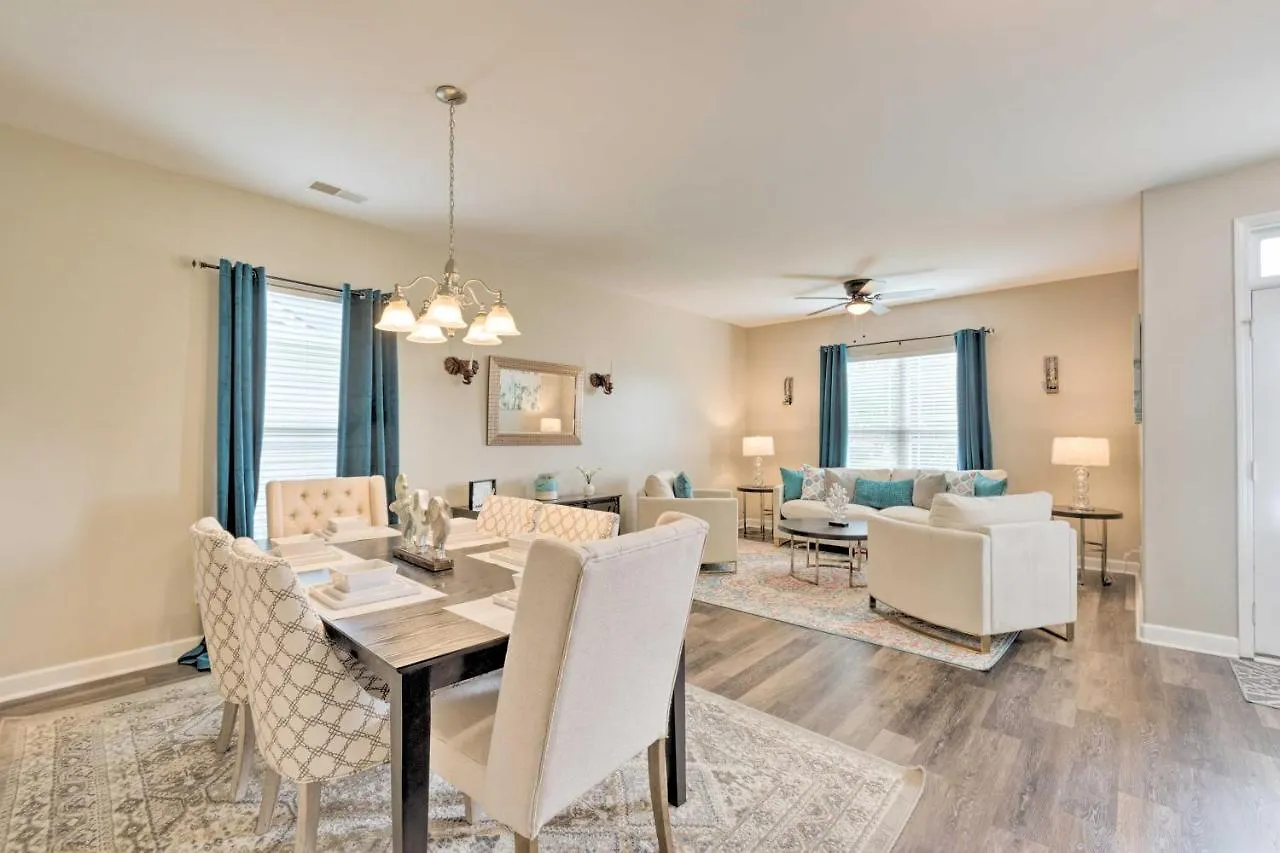 Spacious Pooler With Family-friendly Perks Σαβάνα