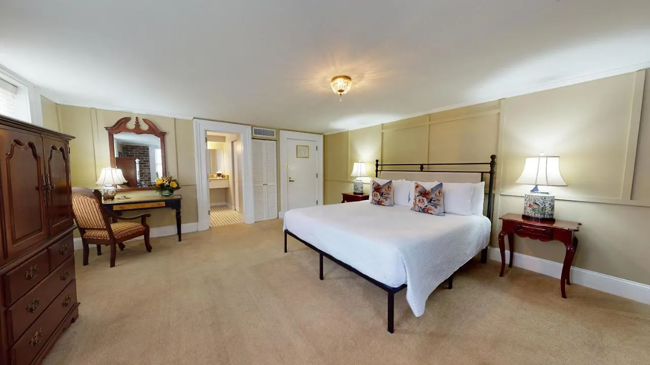 The Presidents' Quarters Savannah