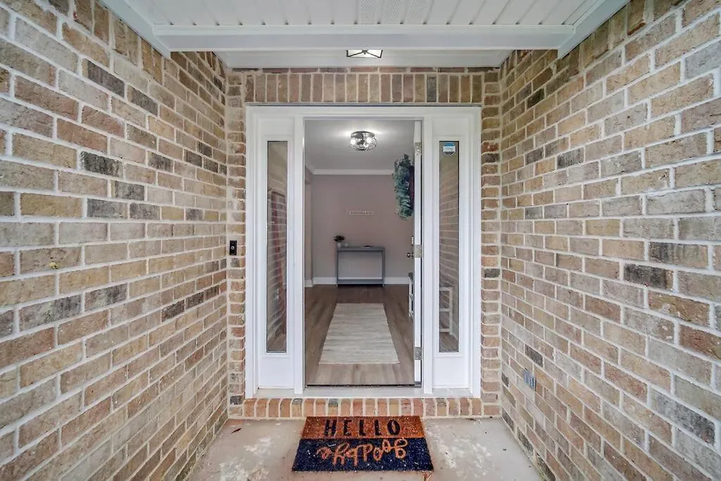 Beautiful New Construction Only 4 Min To Downtown! Holiday home Savannah