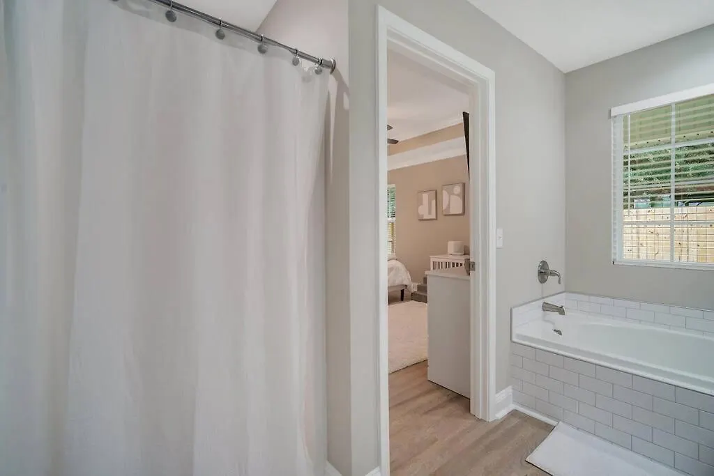 Holiday home Beautiful New Construction Only 4 Min To Downtown! *