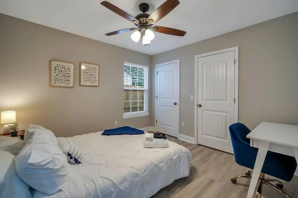 Beautiful New Construction Only 4 Min To Downtown! * Savannah
