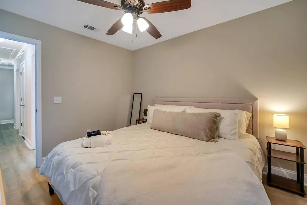 Beautiful New Construction Only 4 Min To Downtown! Savannah