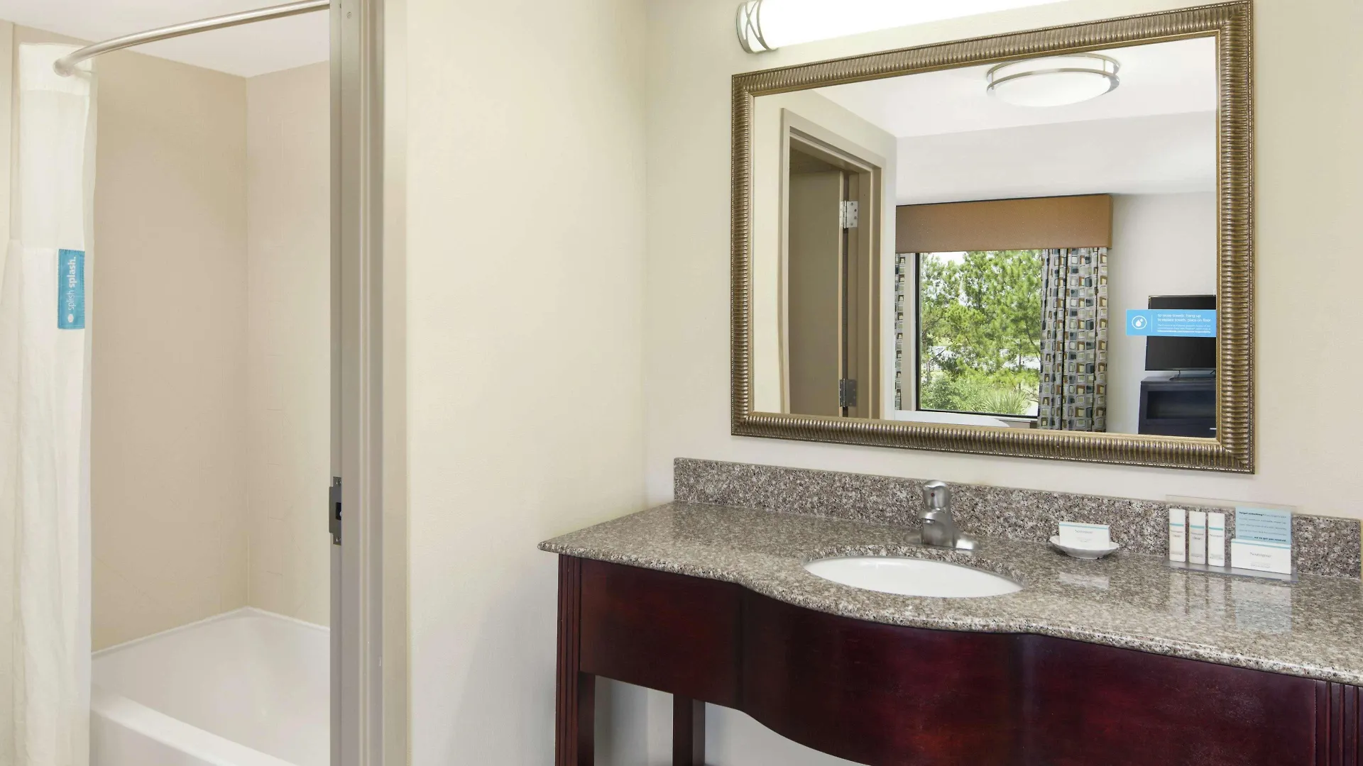 Hotel Hampton & Savannah-airport 2*