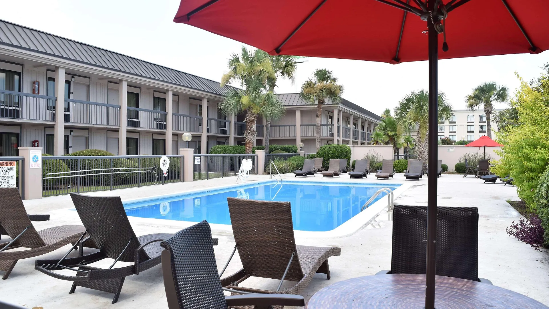 Ramada By Wyndham Savannah Gateway Motel 3*