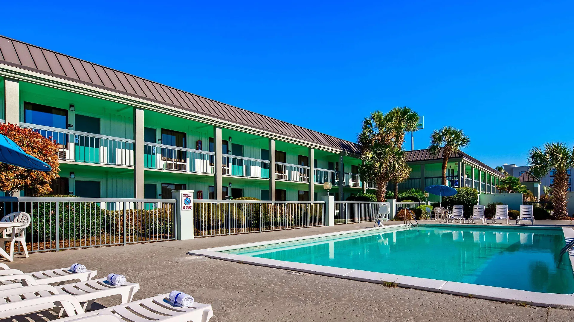 Ramada By Wyndham Savannah Gateway Motel 3*
