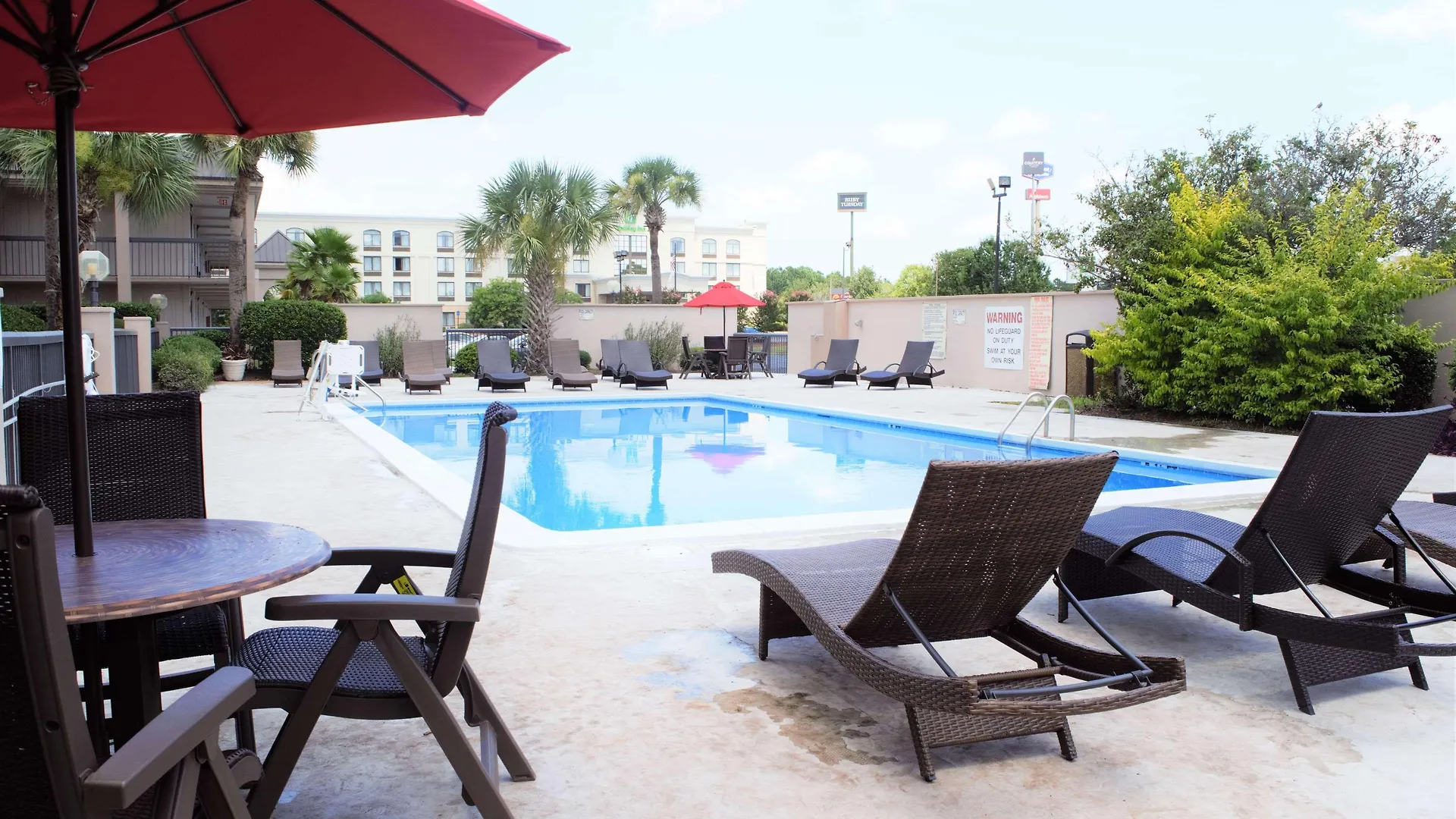Ramada By Wyndham Savannah Gateway Motel 3*