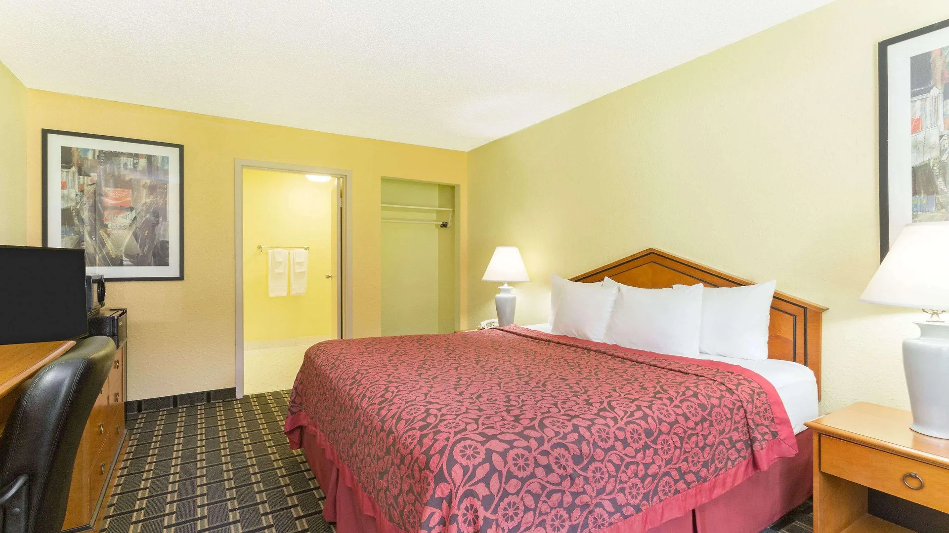 Days By Wyndham Airport Savannah