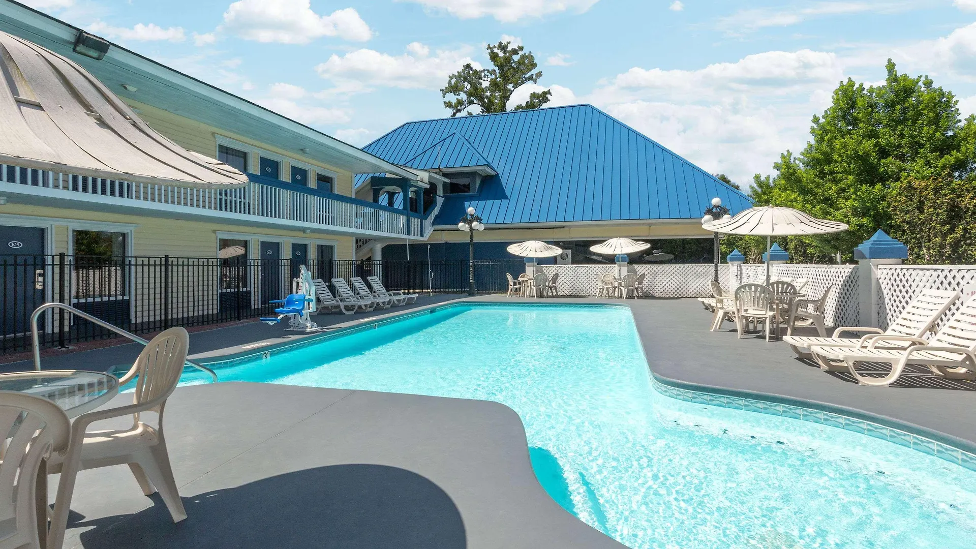 Days By Wyndham Airport