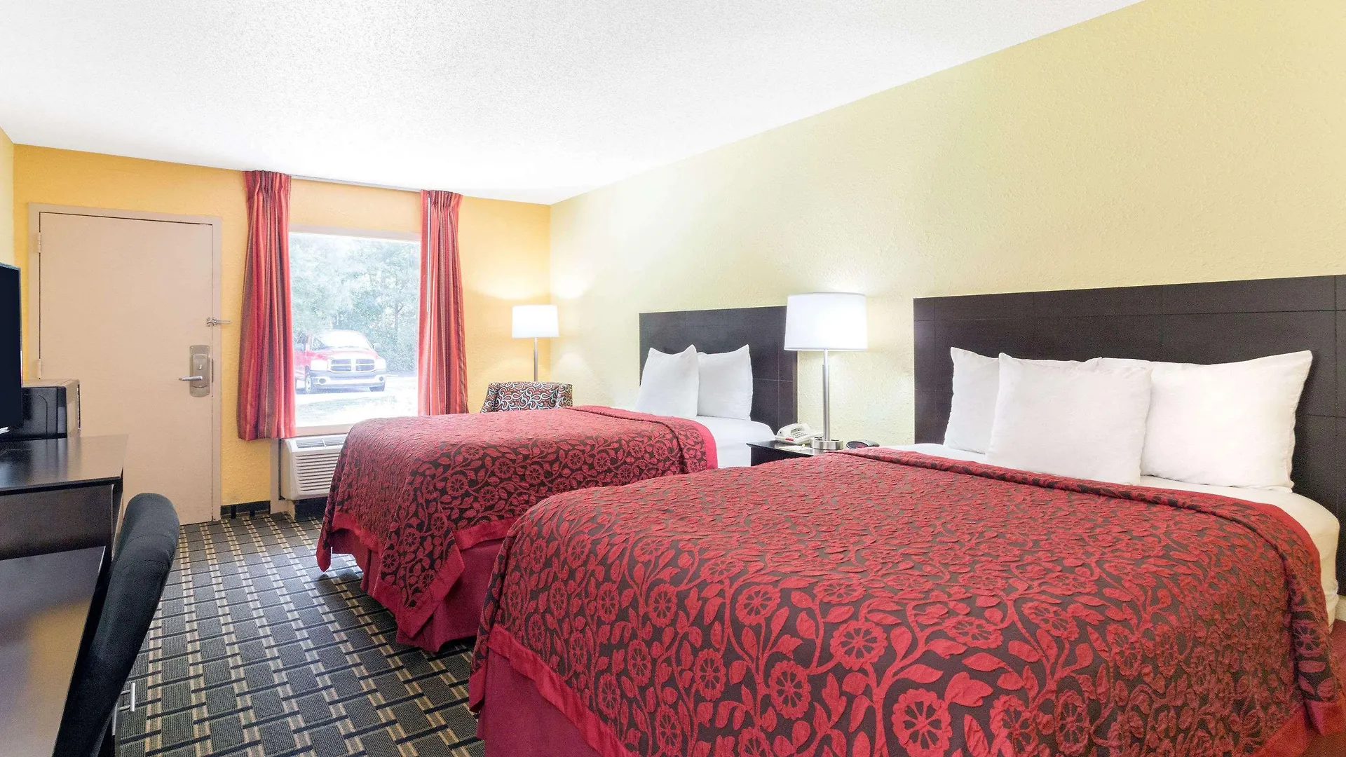 Days By Wyndham Airport 2*