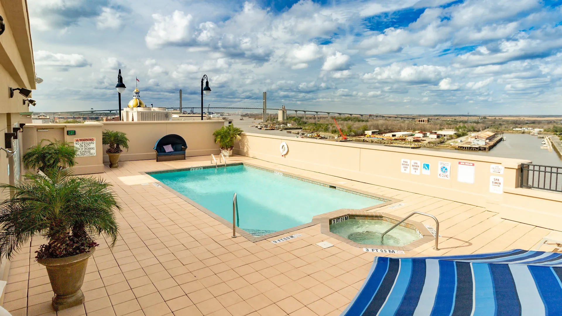 Express - Historic District Hotel 2*