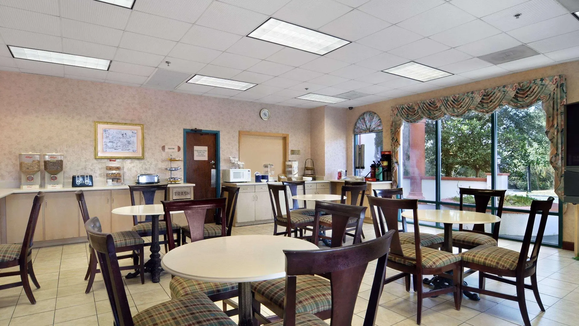 6 Ga Gateway & I95 Hotel Savannah