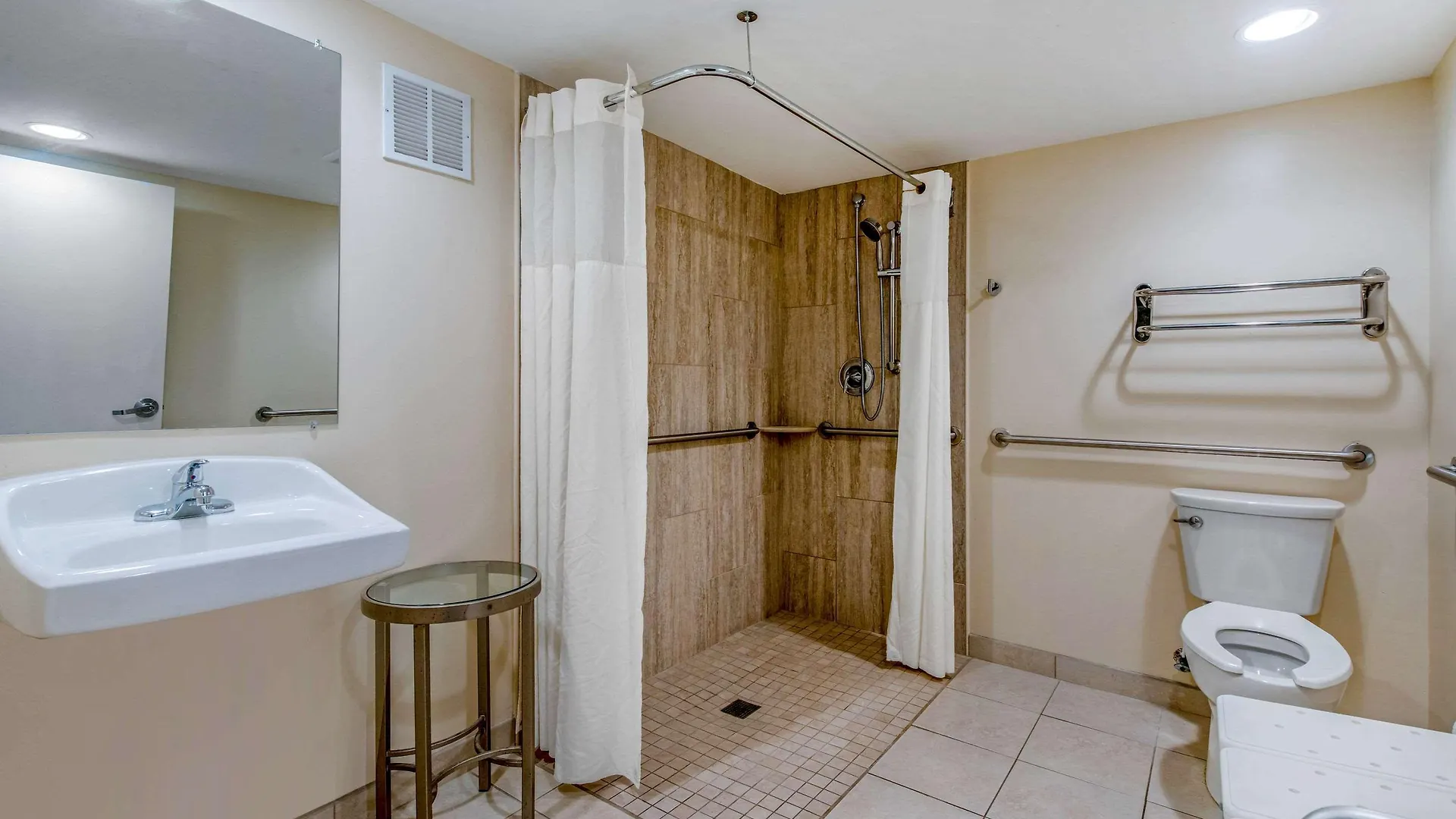 Quality Historic District Inn 2*