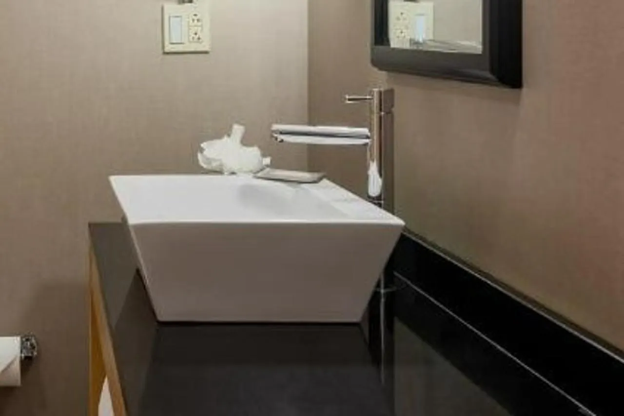 Doubletree By Hilton Airport Hotel