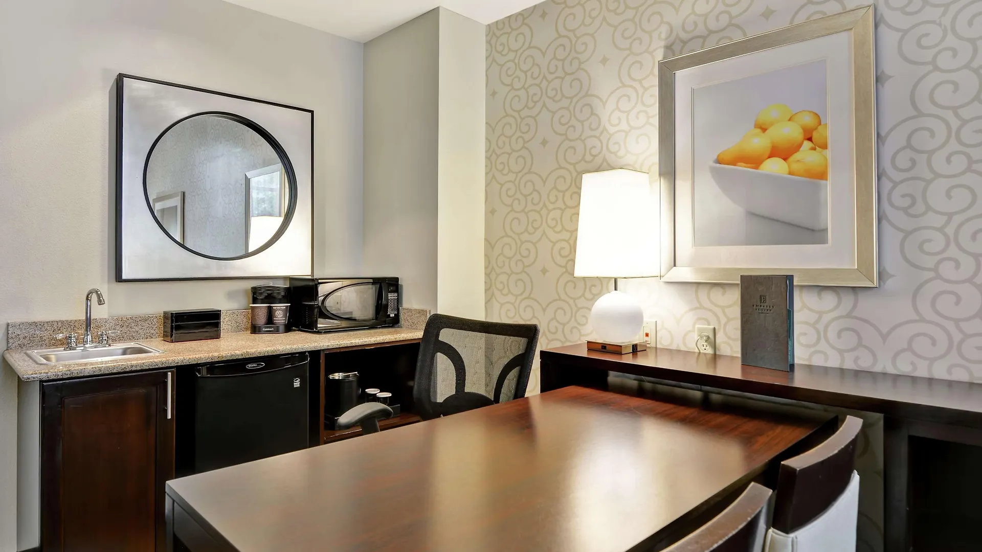 Embassy Airport Hotel 4*