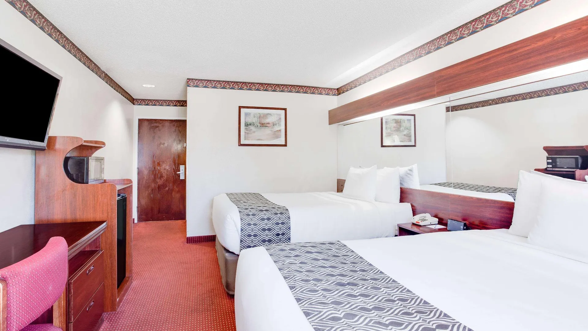 Microtel & By Wyndham Savannah/pooler Hotel