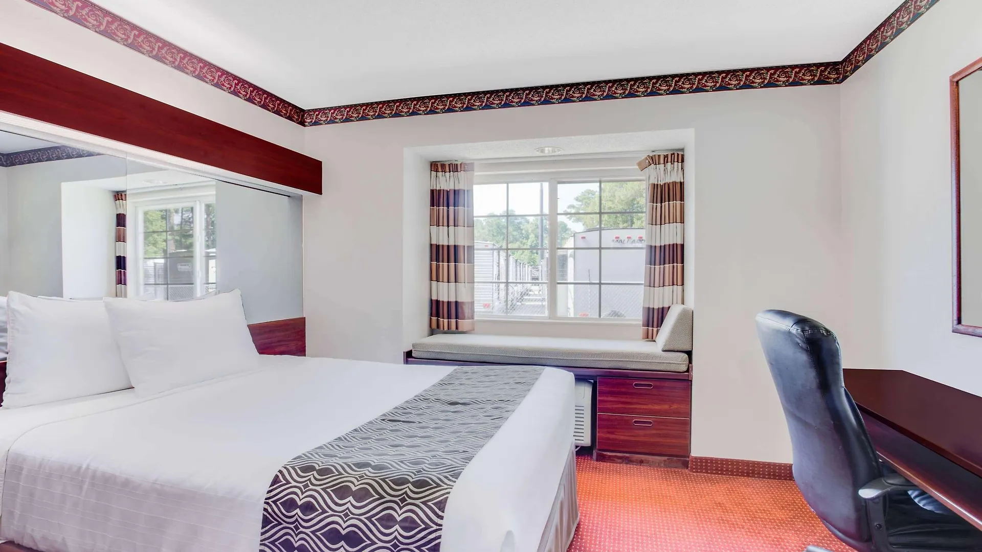 Microtel & By Wyndham Savannah/pooler 3* Savannah