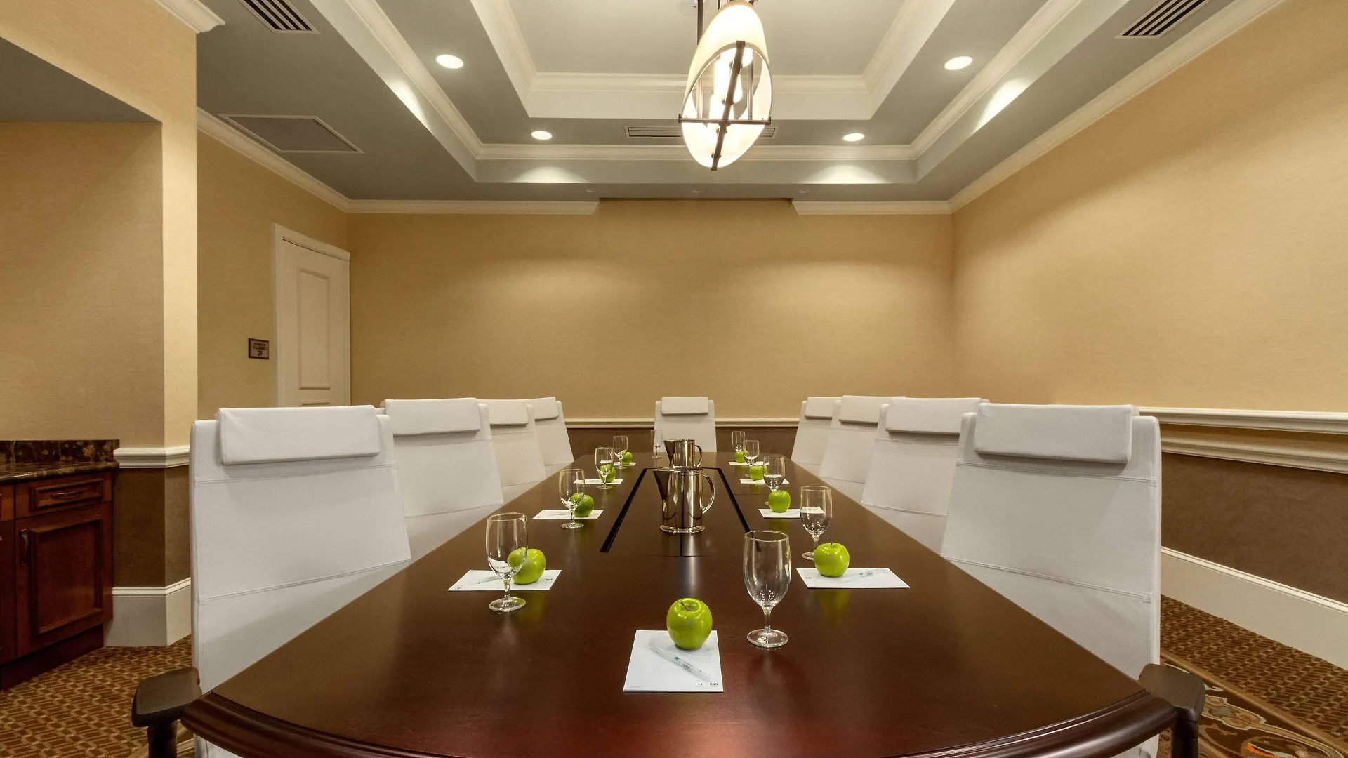 Hotel Embassy Historic District 4*