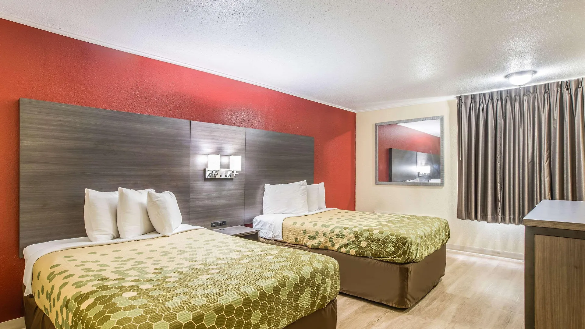Econo Lodge *