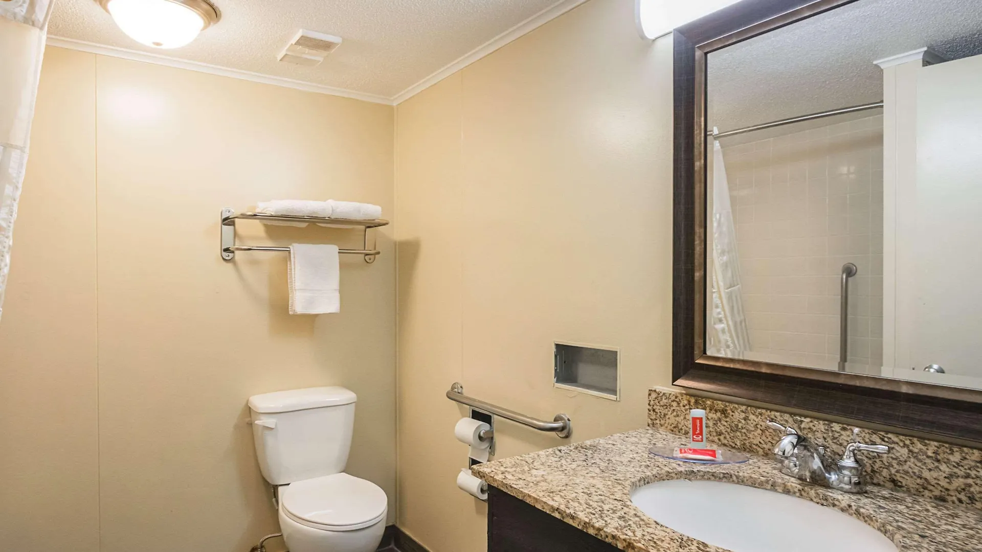 Econo Lodge *