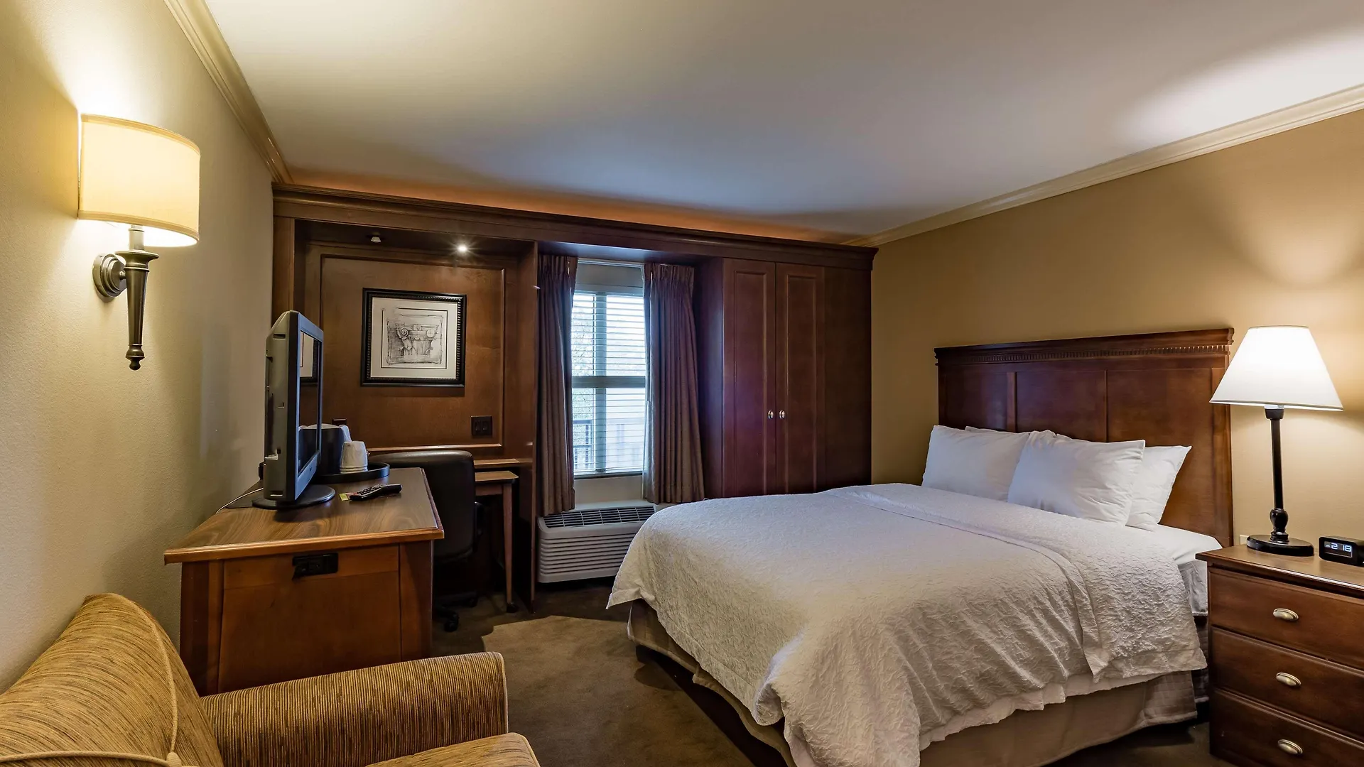 Hotel Hampton Historic District 3*