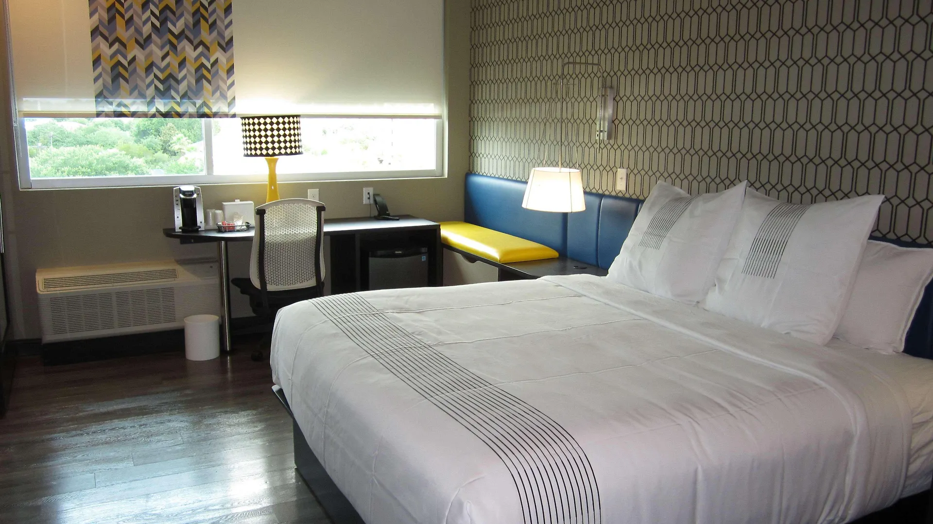 Hotel Glo Western Savannah-gateway I-95