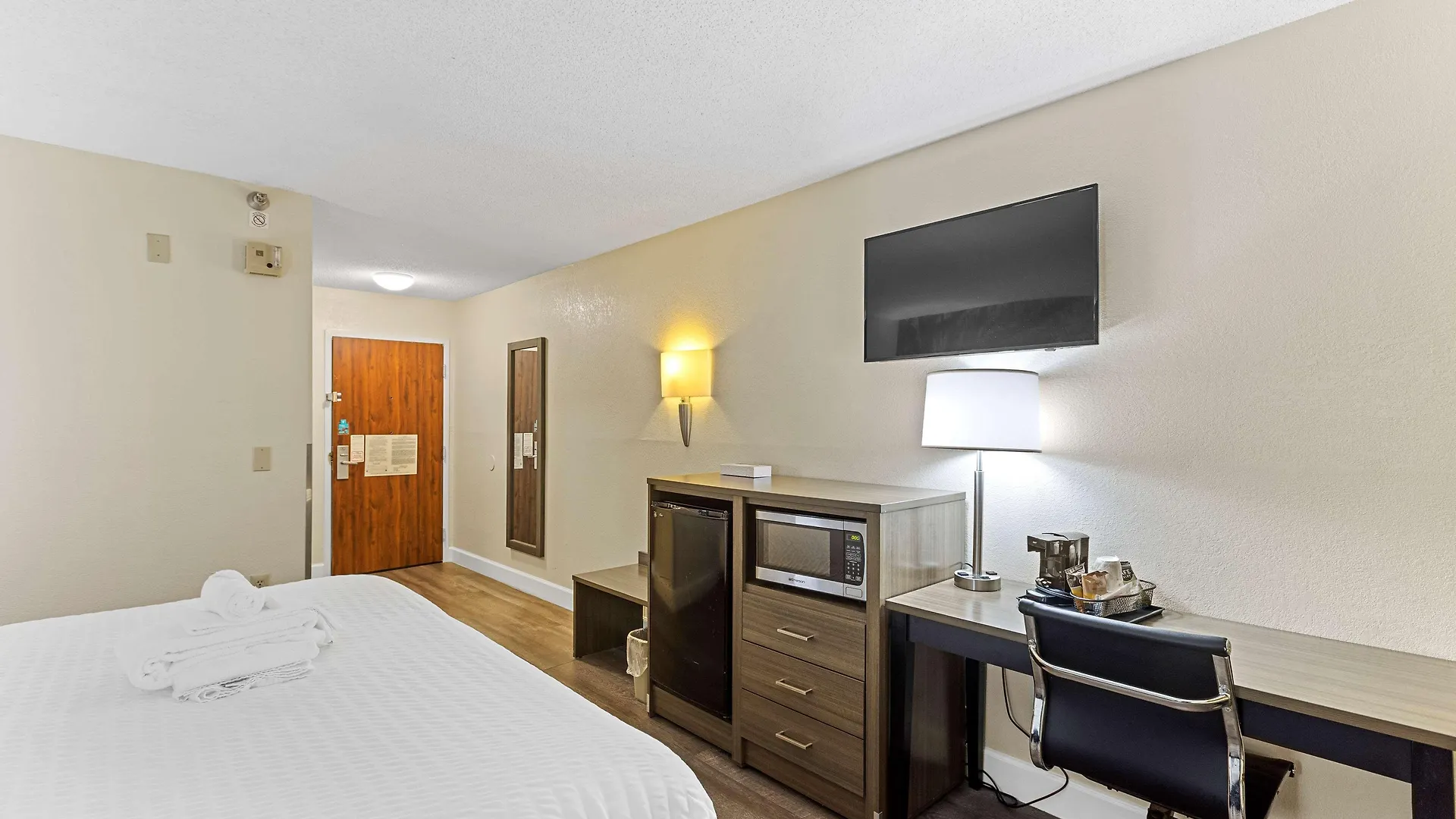 Hotel Glo Western Savannah-gateway I-95 Savannah