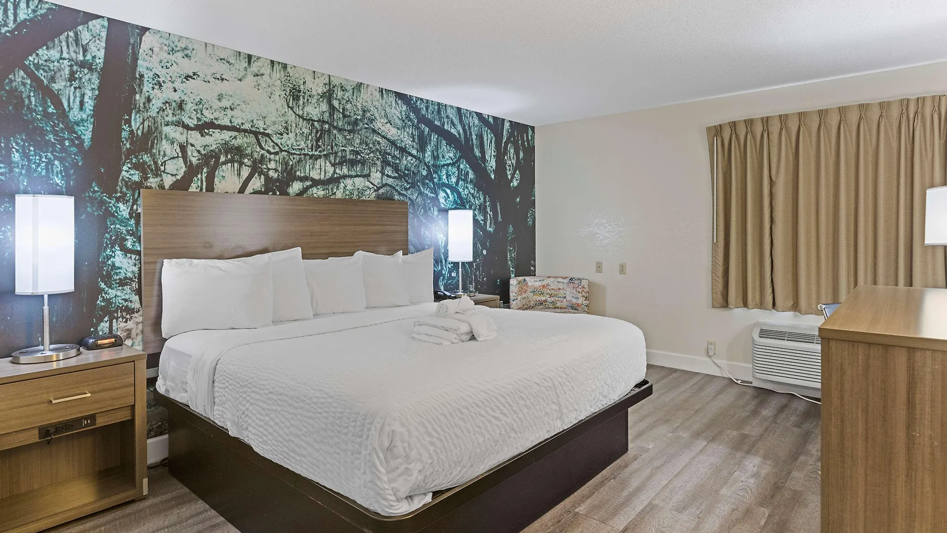 Hotel Glo Western Savannah-gateway I-95