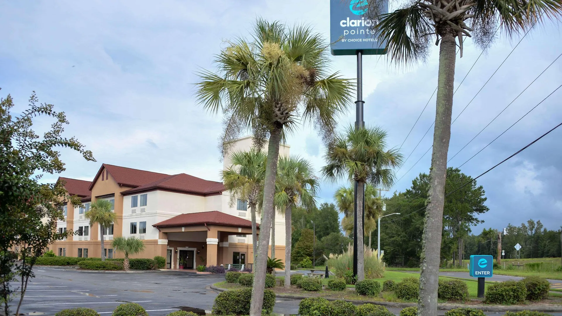 Clarion Pointe Gateway I-95 Hotel 3*