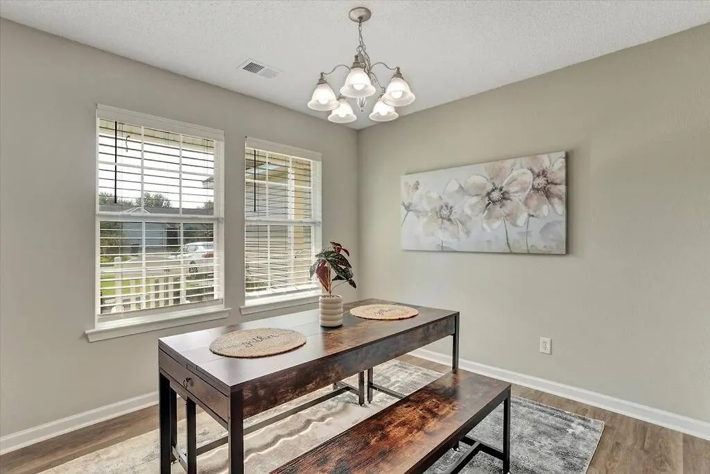 Modern And Comfortable For Your Next Stay! Holiday home Savannah