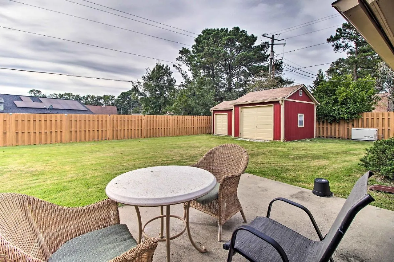 Escape About 11 Mi To Historic District! Holiday home