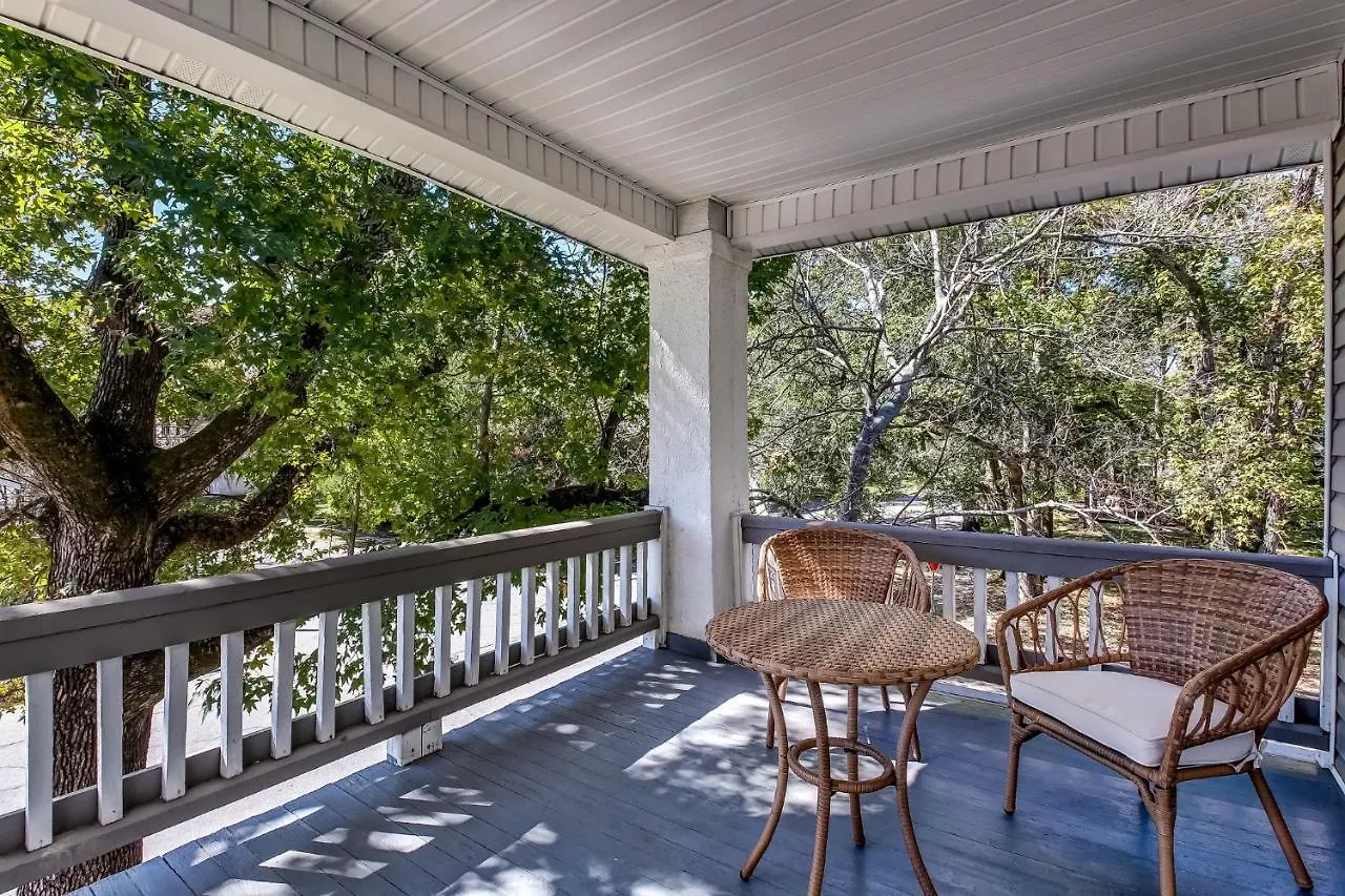 Modern Luxury 1 Mile From Forsyth Park Apartment Savannah