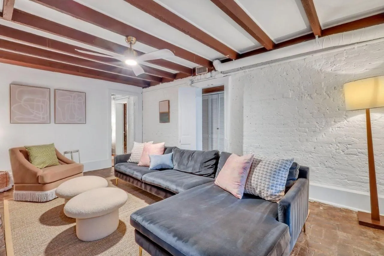 Stays Garden On Chatham Square Apartment *