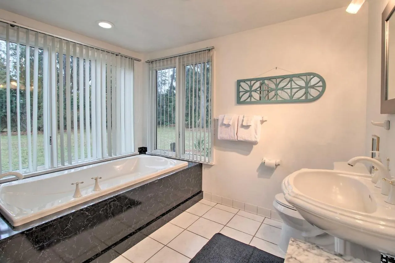 Holiday home Riverfront Getaway With Pool And Dock! *
