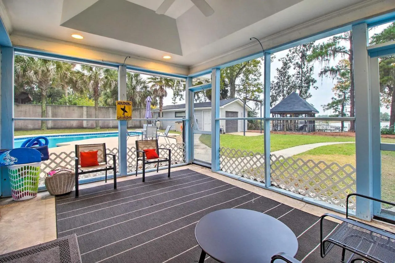 Holiday home Riverfront Getaway With Pool And Dock! Savannah