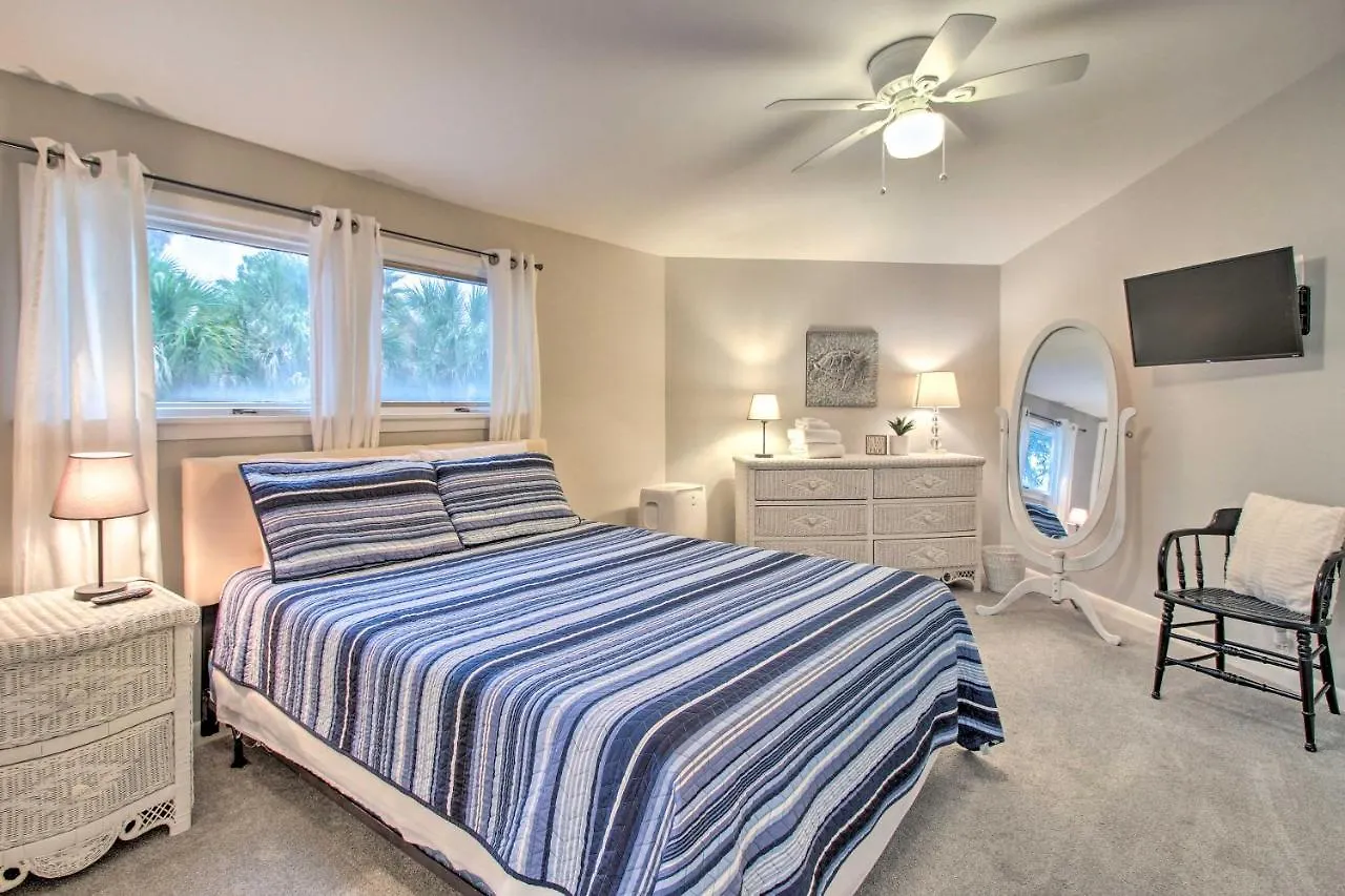 Riverfront Getaway With Pool And Dock! Holiday home *