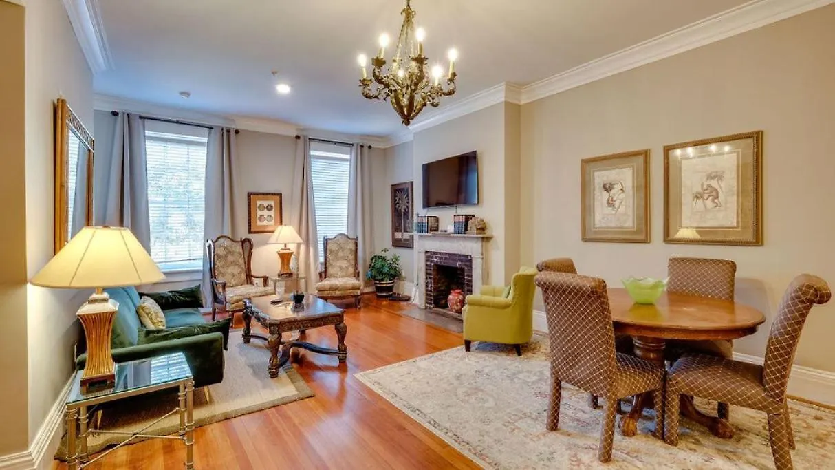 201 York #3 - Homey Downtown 2 Bedroom Steps From The River Savannah