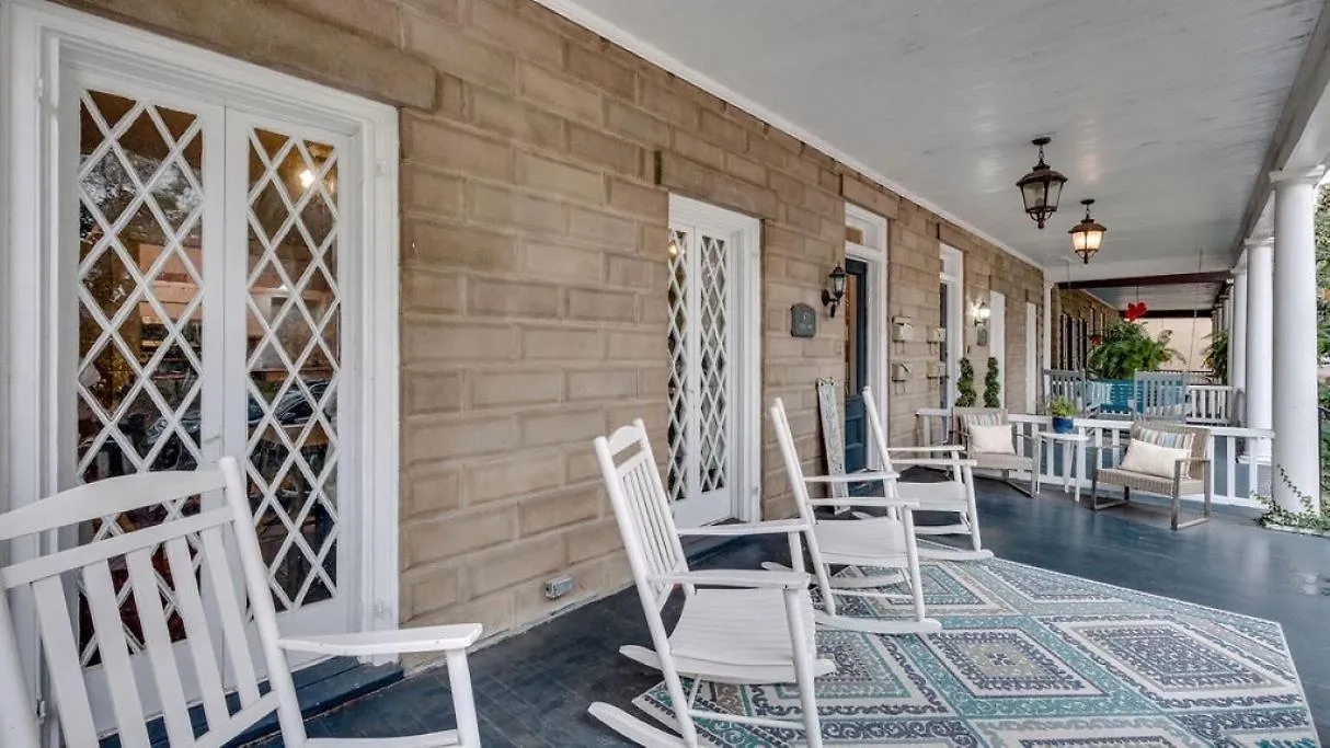Comfortable Escape In Historic Downtown B&B 4*